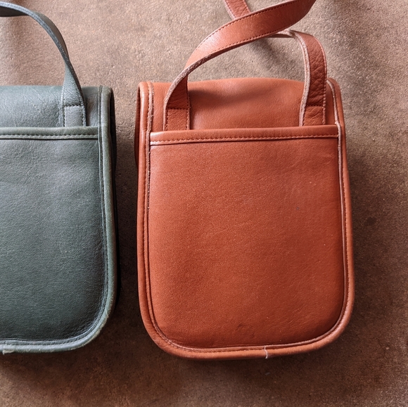 Vintage Coach Side Pack №9978 in British Tan - Picture 3 of 4